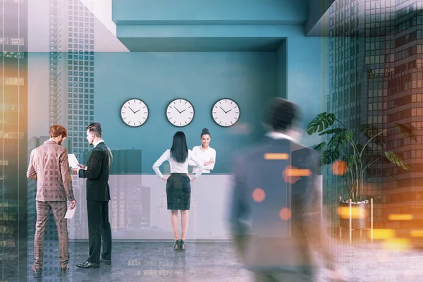 Gente Negocios Interior Oficina Moderna Con Paredes Color Verde Oscuro —  Fotos de Stock