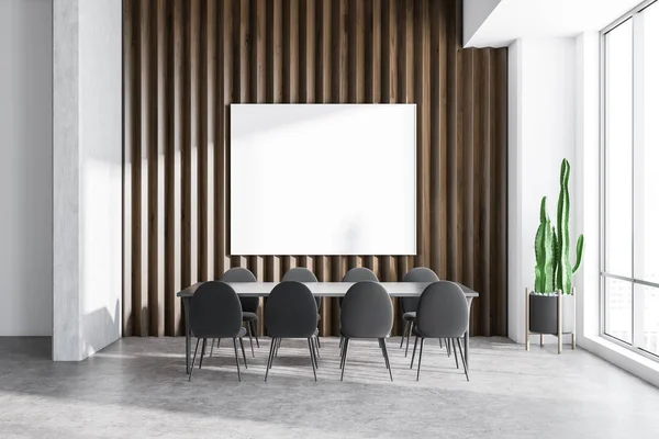 室内的办公室会议室与白色和木制的墙壁 混凝土地板 全景窗口和长长的灰色桌子与黑色椅子 水平海报 渲染模拟 — 图库照片