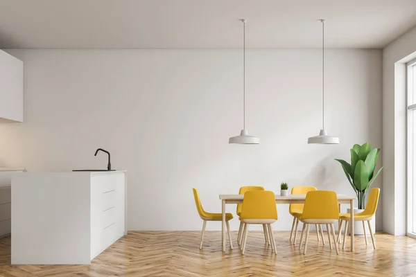 白い壁 木製の床 モダンなキッチンのインテリアと白い島はシンクと黄色の椅子と木製のテーブルに建てられました レンダリング — ストック写真