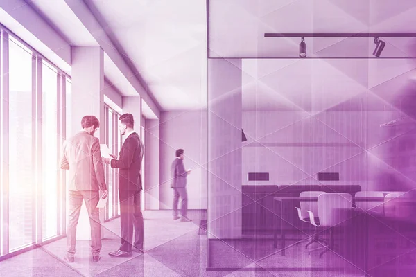 Businessmen Talking Office Meeting Room White Glass Walls Gray Carpet — Stock Photo, Image