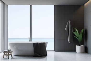 Gri karo banyo iç, küvet ve havlu