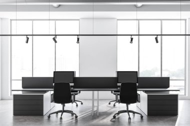 Beyaz loft office işyerinde