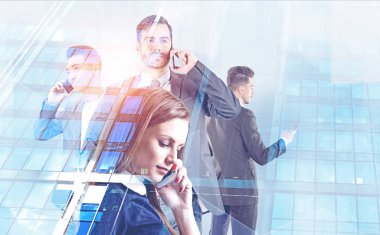 Çeşitli yöneticileri akıllı telefonlar üzerinde konuşuyor