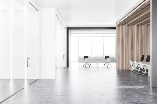 Білий і дерев'яний інтер'єр офісу з вестибюлем — стокове фото