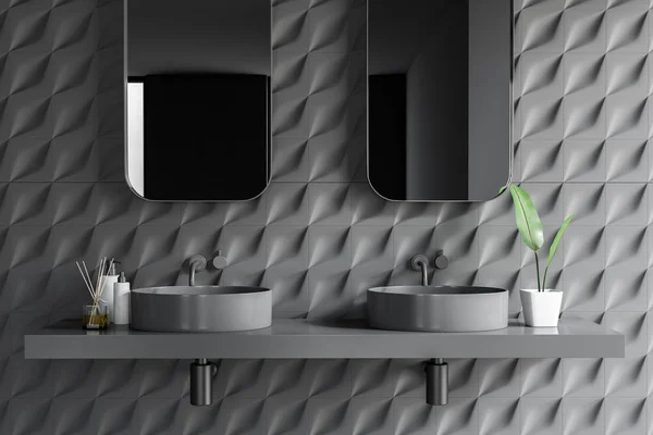 Grau gefliestes Badezimmer, Doppelwaschbecken — Stockfoto
