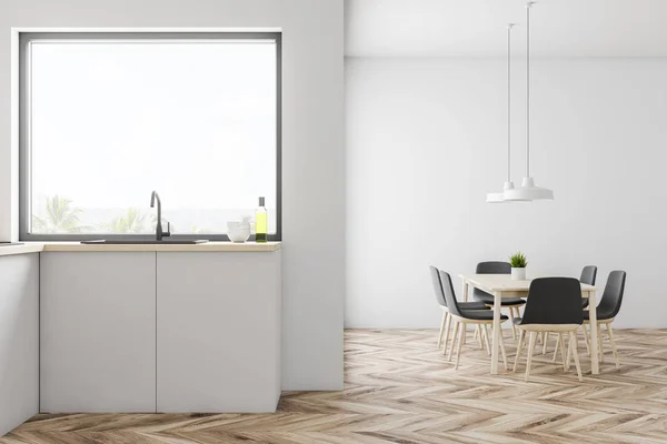 Cocina blanca con ventana y mesa — Foto de Stock