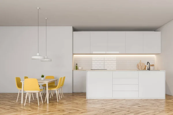 Cozinha moderna branca com mesa — Fotografia de Stock