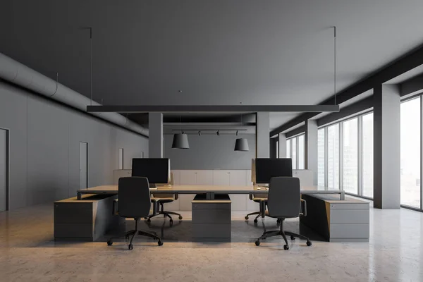 Сірий office інтер'єр з колонами — стокове фото