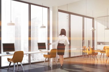 Kadın toplantı salonu ile panoramik Office