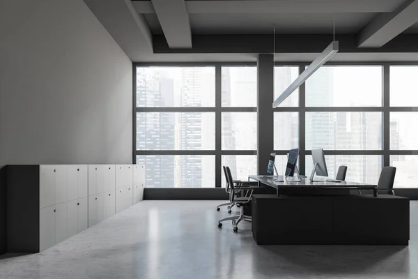 Boční pohled na šedé open space kanceláři s skříň — Stock fotografie