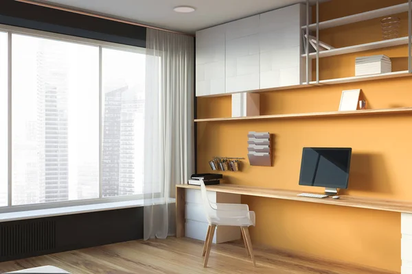 Gele en grijze kantoor aan huis met venster — Stockfoto