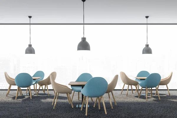 Interior del restaurante blanco con mesas de madera, sillas. 3d renderizar enorme ventana vista ciudad . — Foto de Stock