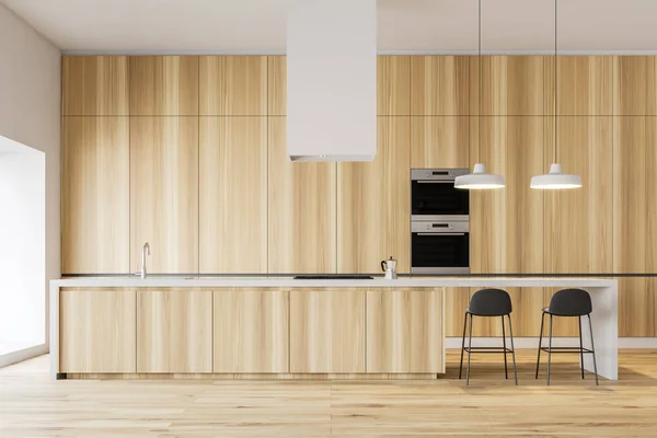 Cucina minimalista in legno con bar e forni — Foto Stock