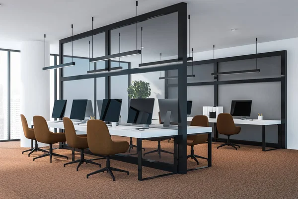 Σύγχρονου γραφείου σκοτεινό εσωτερικό με χώρο εργασίας. 3D καθιστούν. έννοια της επιτυχημένης επιχείρησης. — Φωτογραφία Αρχείου