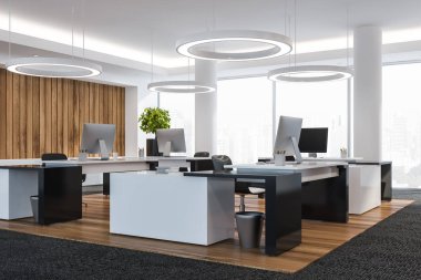 Modern beyaz boş ofis iç. Alan bilgisayarlarla çalışır. 3D render. Şehir Manzaralı.