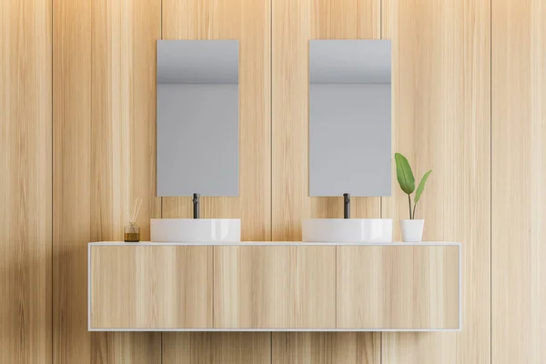 Заделывают деревянными Ванная комната с двойной раковиной — стоковое фото