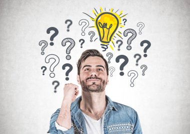 Kazanan adam, soru işaretleri ve ampuller