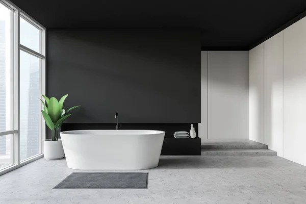 黒い壁が付いている現代設計浴室の内部. — ストック写真
