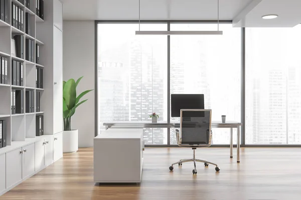 Moderno escritório branco interior com mobiliário . — Fotografia de Stock