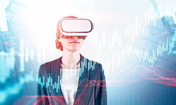 Nő VR headset városban, virtuális grafikon — Stock Fotó