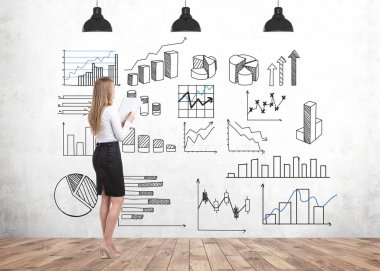 Grafiklere bakarak copybook ile kadın