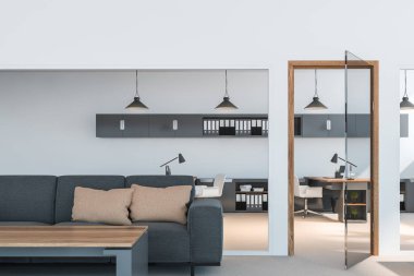 Cam kapılı beyaz ofiste büyük bekleme odası