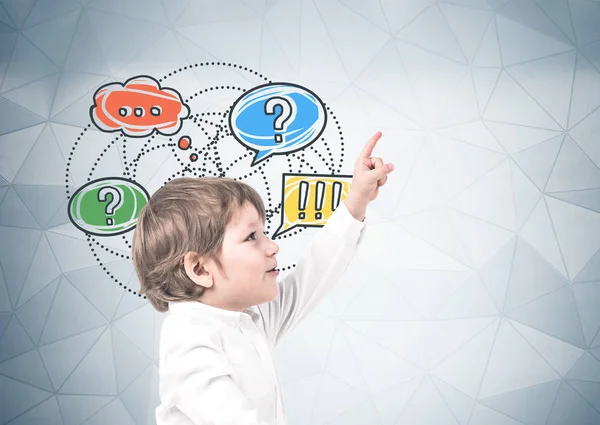 Küçük çocuk soru soran, konuşma kabarcıkları