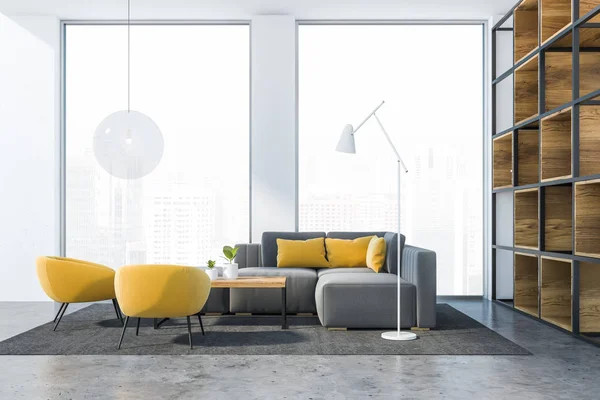 Cinza e amarelo loft sala de estar interior — Fotografia de Stock
