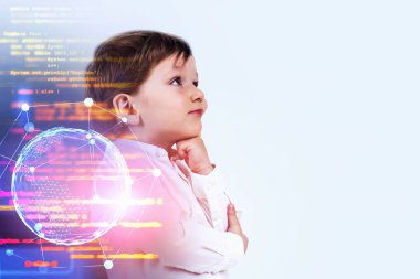 Programlamayı düşünen küçük çocuk