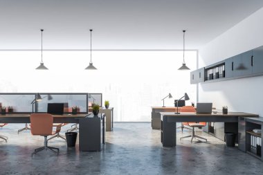 Bej sandalyeler ofis iç