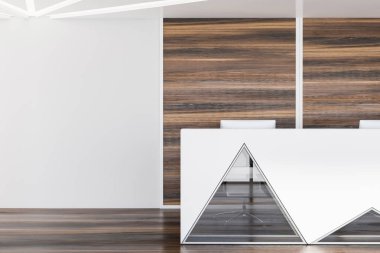 Resepsiyon masası ve duvar kadar alay