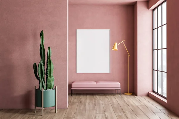 Sala de estar rosa com banco, planta e cartaz — Fotografia de Stock