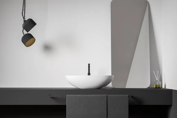 Крупним планом біла раковина для ванної кімнати — стокове фото