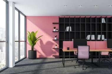 Kitaplık lı pembe tuğla ofis işyeri