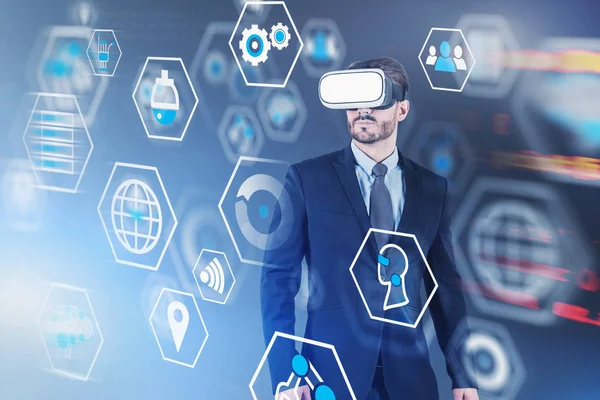 Auricular hombre en realidad virtual, interfaz de negocio digital —  Fotos de Stock