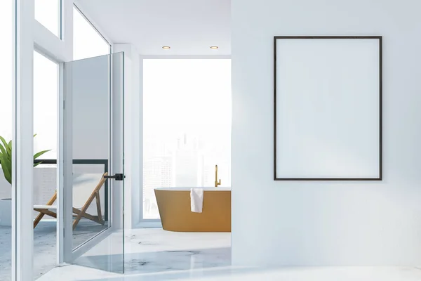 Ванная комната из белого мрамора с постером — стоковое фото