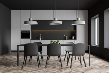 Beyaz ve gri mutfak tezgahları ve masalar.