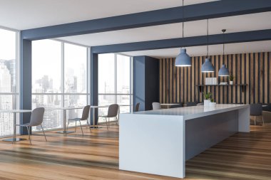 Bar ve pencereleri olan gri ve ahşap kafe köşesi