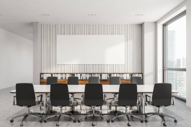 Beyaz ahşap ofis toplantı odası posterli.