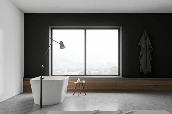 Bílá a šedá koupelna s vanou a oknem — Stock fotografie