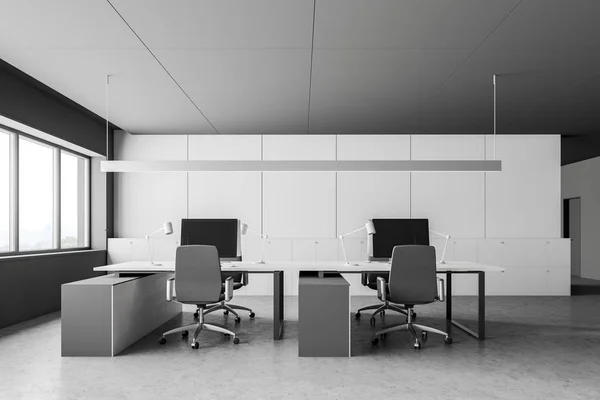Interiér kanceláře v šedé a bílé otevřené pláni — Stock fotografie