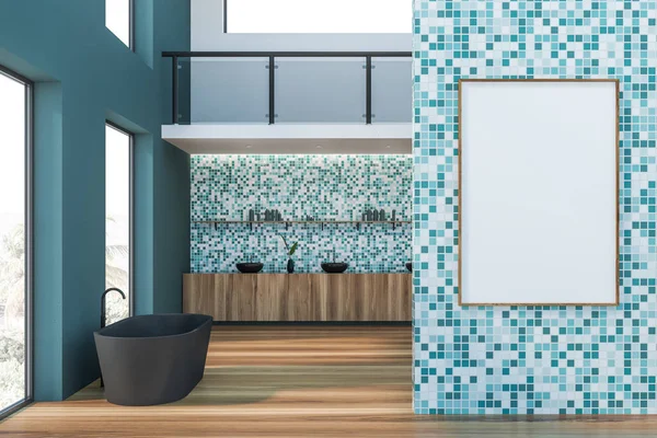 Niebieski dachówka Hotel łazienka wnętrze z plakatem — Zdjęcie stockowe