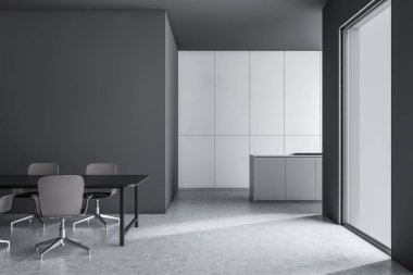 Tezgah ve masa ile gri ve beyaz mutfak