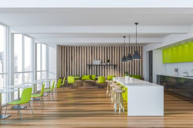 Barı olan beyaz ve ahşap bir bar.