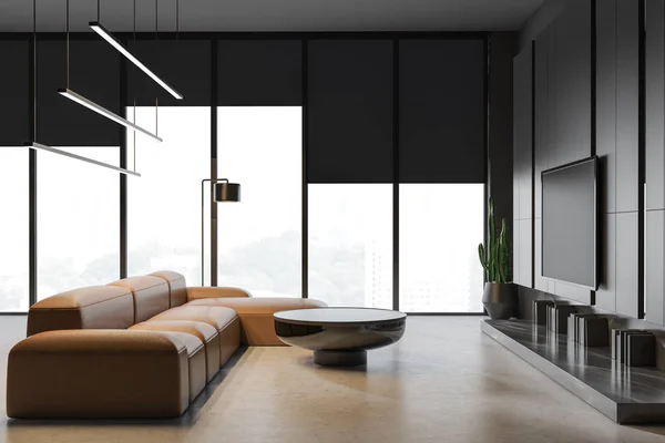 Sala de estar interior com sofá de couro e TV — Fotografia de Stock