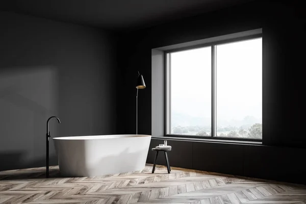 Hoek van de grijze badkamer met badkuip — Stockfoto