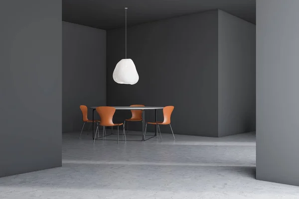 Interior cinzento da sala de jantar com mesa redonda — Fotografia de Stock