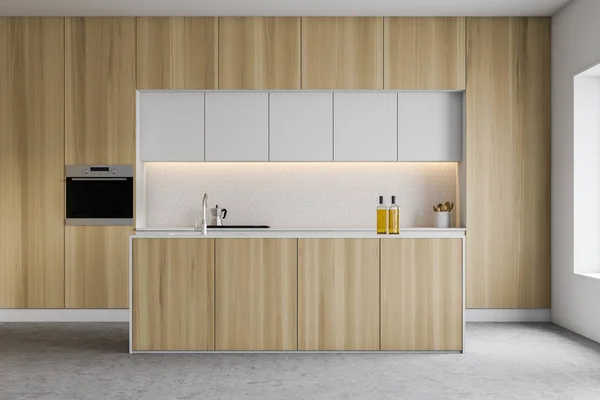 Interno cucina in legno con isola — Foto Stock