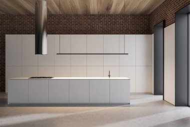 İçi tezgahlı beyaz mutfak.