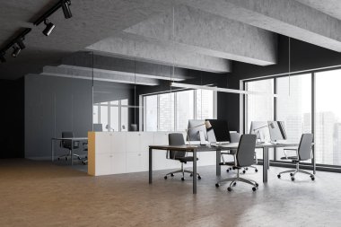 Toplantı odası ile beton ve gri ofis